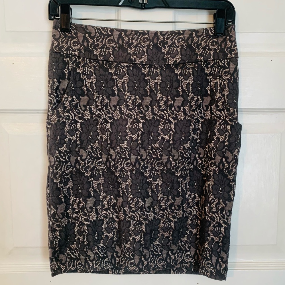 Forever 21 gray floral pencil skirt medium